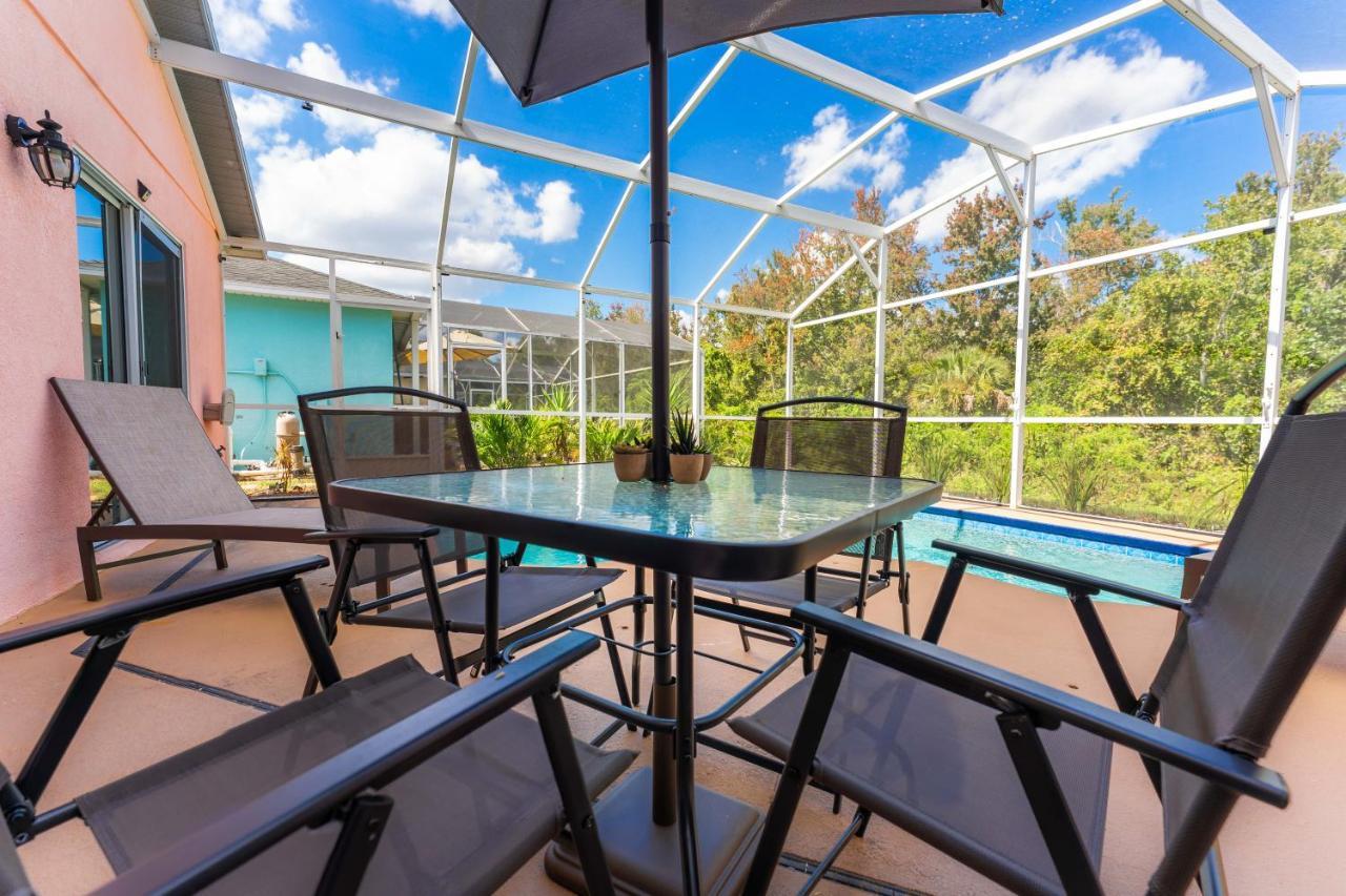 In Cheerful 4-bedroom With Pool Davenport