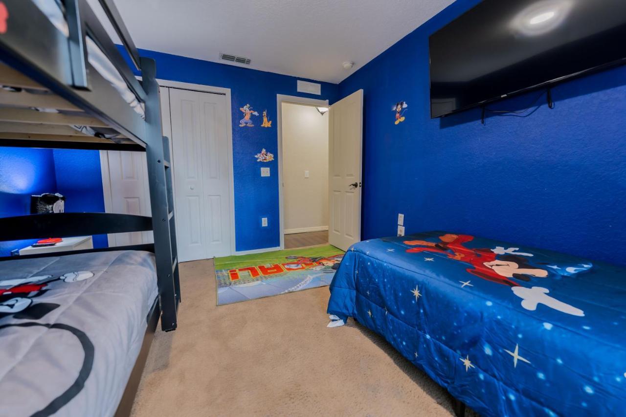 In Cheerful 4-bedroom With Pool Apartment Davenport