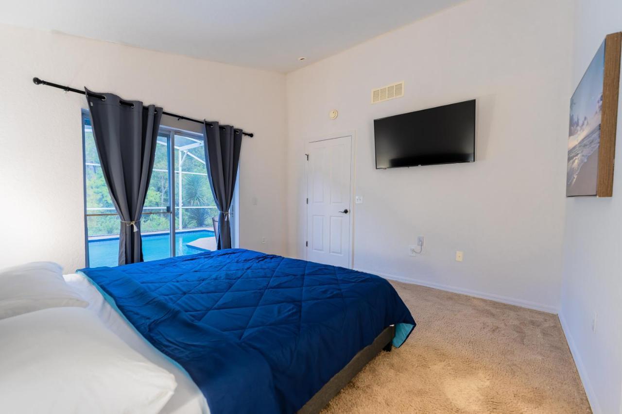 In Cheerful 4-bedroom With Pool * Davenport